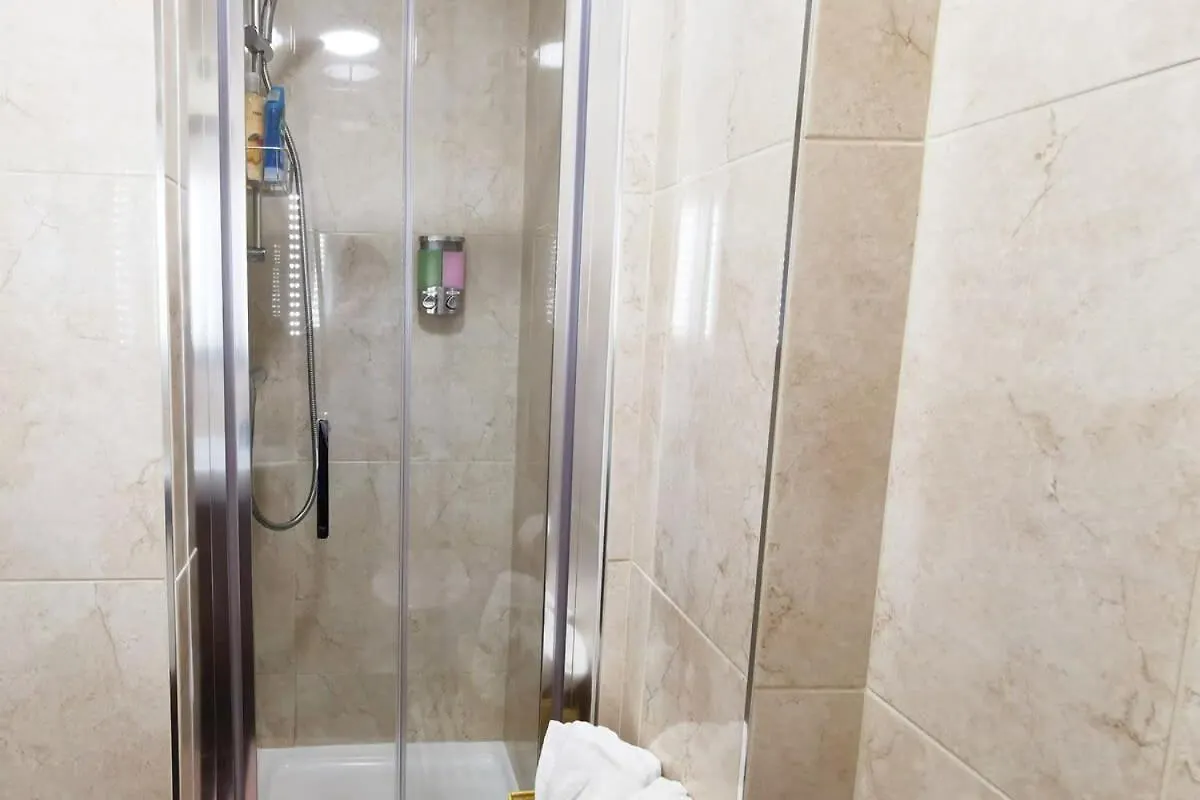 Very Central 1Bed New Refurbish 더블린 아일랜드